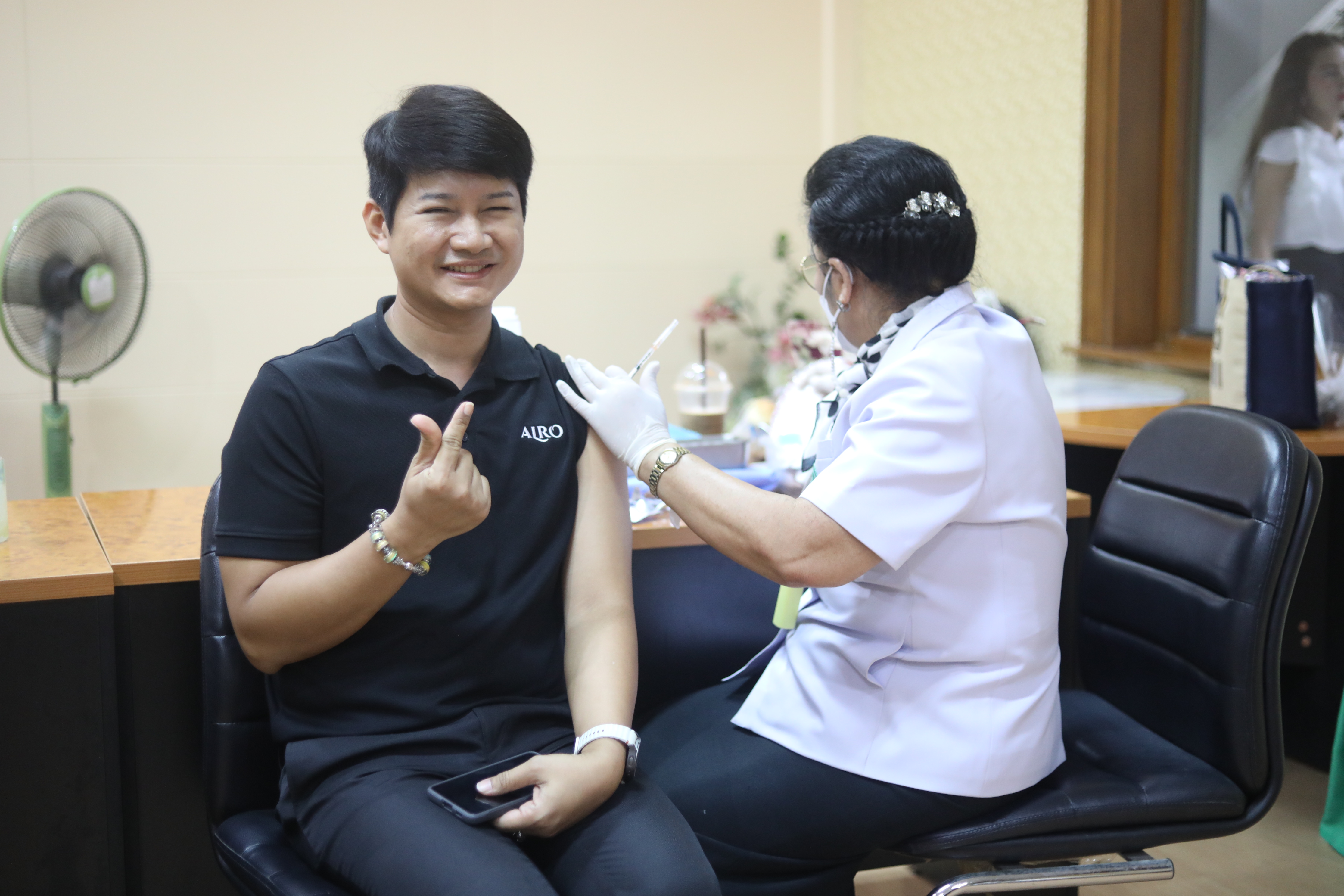 title - ส.ป.ก. จัดสวัสดิการฉีดวัคซีนป้องกันไข้หวัดใหญ่ ชนิด 3 สายพันธุ์ให้กับบุคลากร